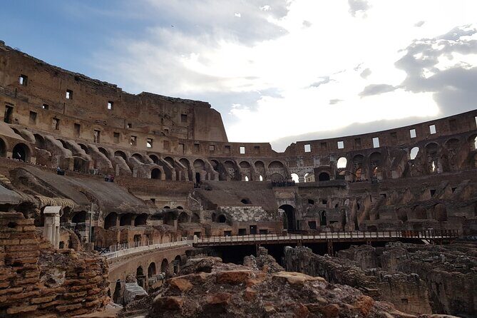 Audio Guided Tour of Colosseum, Forum, Palatine - The audio guide setup and how the host fits in