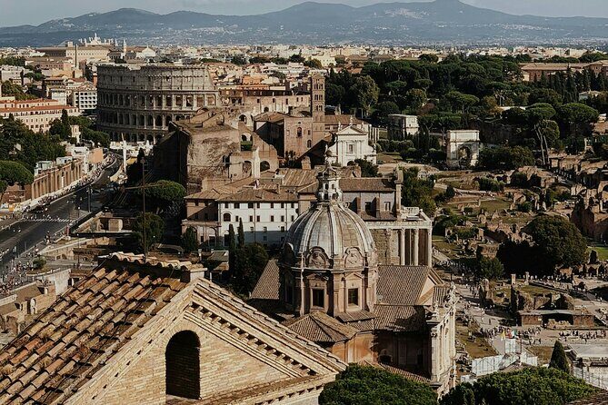 Colosseum and Roman Forum - Private tour - From Piazza Venezia to the Colosseum: why Via dei Fori Imperiali matters