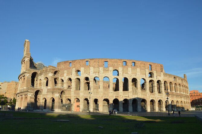 Colosseum and Roman Forum Private Tour with an Archaeologist - The triumphal arches of the Roman Forum: Titus, Septimius Severus, Constantine