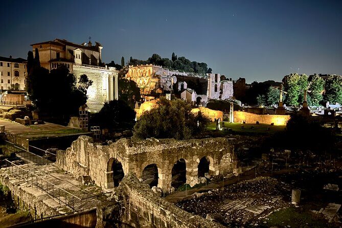 Colosseum and Roman Forum Sightseeing Area Night Walking Tour - Stop 1: Area Sacra di Largo Argentina (Caesar’s shadow and free ruins)