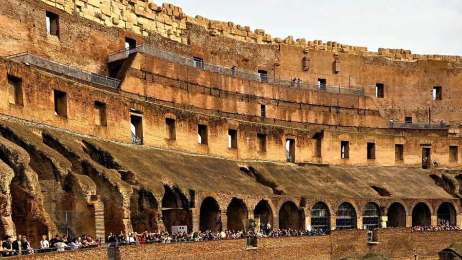 Colosseum Arena Tour, Palatine Hill and Roman Forum - How the guide and radio system change the experience