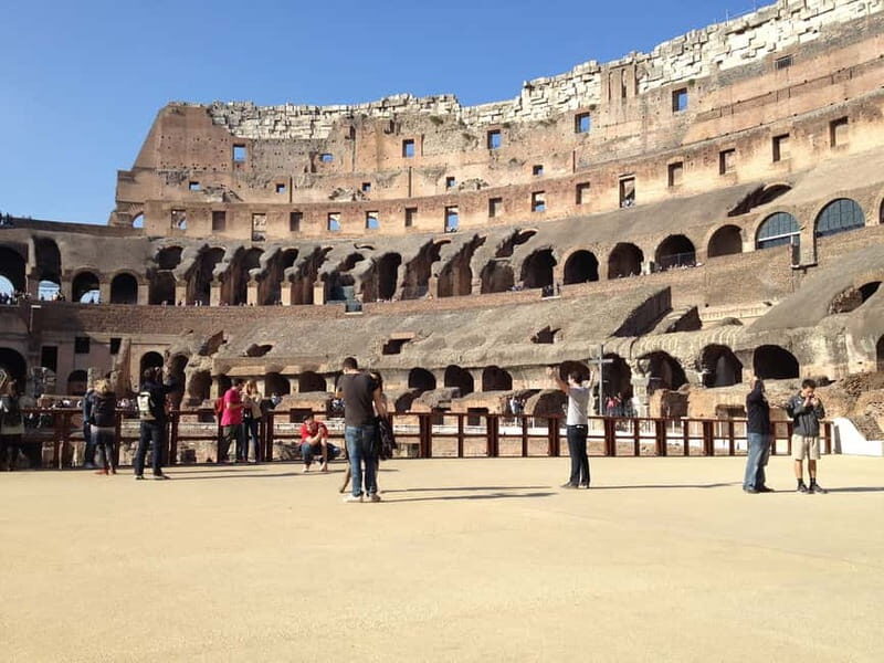 Colosseum, Forum & Palatine Hill Guided Walking tour - The guide: why English commentary really matters here