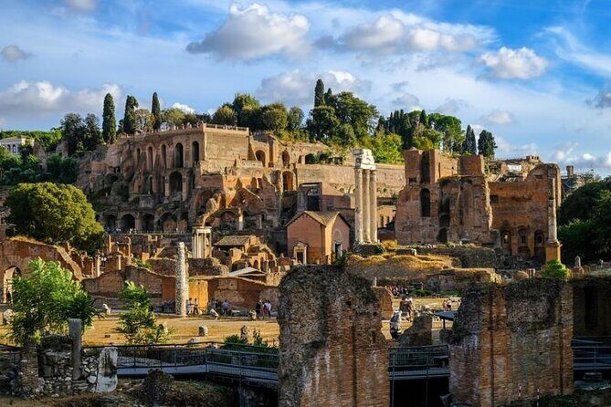 Colosseum, Palatine hill and Roman forum Access with audio guide - Price and What You’re Really Getting for About $51