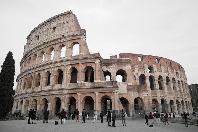 Colosseum, Roman Forum and Palatine Hill with Isuf - Stop 1: Colosseum in 45 Minutes—Big Views, Fast Entry