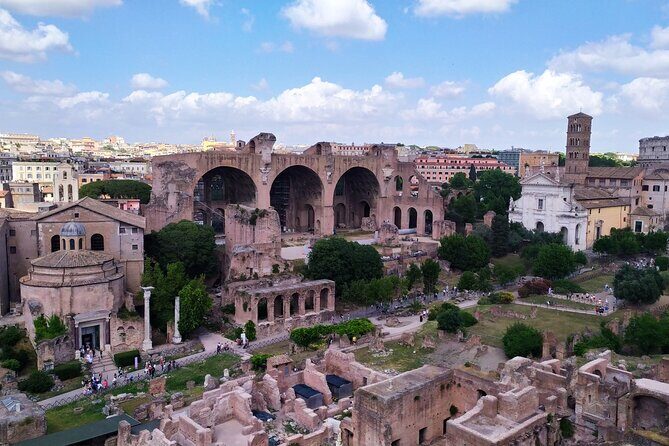 Colosseum, Roman Forum and Palatine Hill with Isuf - Why Isuf’s Style Changes the Whole Tour