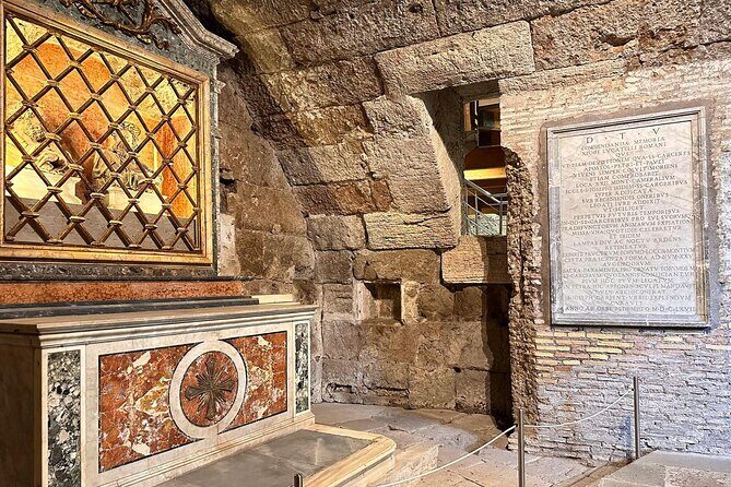 Colosseum, Roman Forum, Palatine & Mamertine Prison - A 3-hour Rome hit list (with the Mamertine twist)