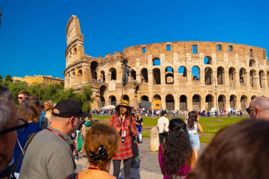 Guided Tour to the Palatine Coliseum and Roman Forum - Where to meet: Gladiator Tours next to MyBar (and Via di San Giovanni in Laterano)