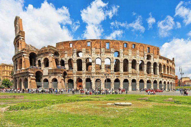 Private Colosseum Roman Forum and Palatine Hill with Pick Up - Hotel pickup and a deluxe ride to your first gladiator stop