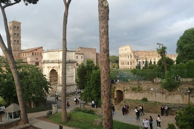 PRIVATE TOUR, with archaeologist: Colosseum, Palatine Hill, Roman Forum. - Meeting at Piazza del Colosseo: Why Starting Location Matters