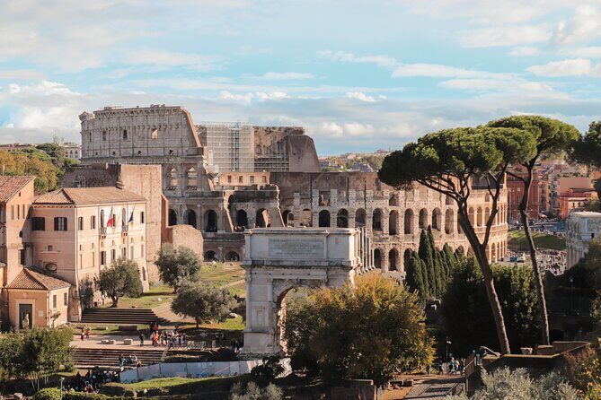Roma: Colosseum, Forum, and Palatine Hill Local Guided Tour - Stop 3: The Roman Forum and Via Sacra, where politics met everyday life