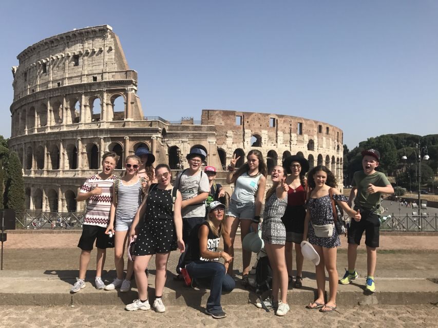 Rome: Colosseum and Roman Forum Small Group Tour in German - Getting started at Ludus Magnus: find your guide fast