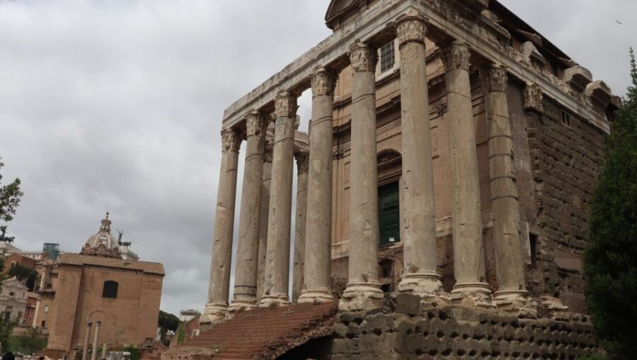 Rome: Colosseum Arena Floor, Roman Forum & Palatine Tour - Guide Energy and Small-Group Pacing