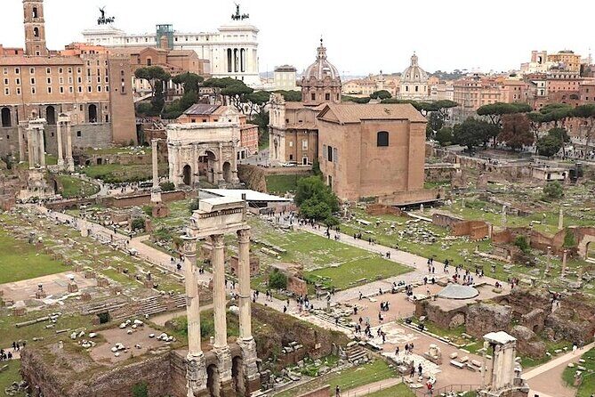 Rome: Colosseum Arena Floor Tour with Roman Forum & Palatine Hill - Guides and pacing: staying clear in a crowd-heavy place