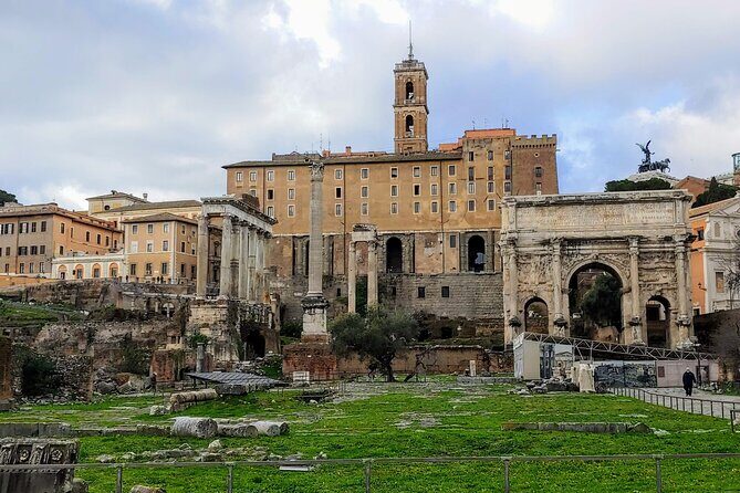 Rome: Colosseum Guided Tour with Roman Forum and Palatine hill - Palatine Hill: the myth-to-viewpoint part of the day