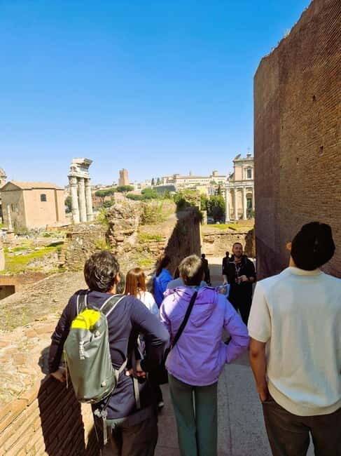 Rome: Colosseum, Palatine Hill and Roman Forum Guided Tour - Palatine Hill: the oldest settlement area plus elite residences
