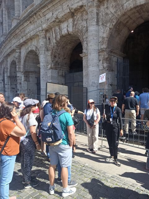 Rome: Colosseum, Palatine Hill, & Roman Forum Walking Tour - Guide Quality and Headsets: Hearing the Point of It All