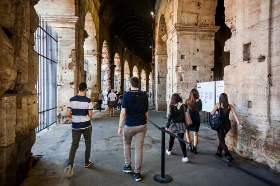 Rome: Colosseum, Palatine & Roman Forum Tour w/Entry Ticket - Guide Style: Why Names Like Benjamin and Aphrodite Show Up