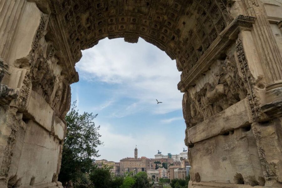 Rome: Colosseum, Roman Forum and Palatine Hill Group Tour - Arches and big moments: Constantine, Titus, and Septimius Severus