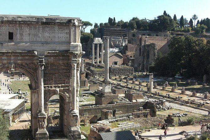 Rome: Colosseum, Roman Forum & Palatine Hill Guided Tour - Palatine Hill: the legend of Romulus and Remus, then the palaces