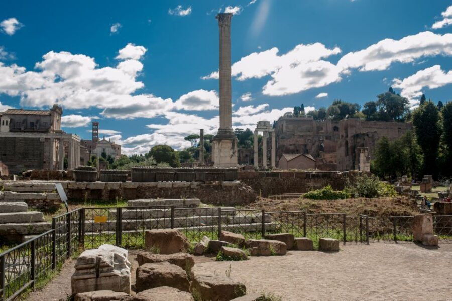 Rome: Colosseum, Roman Forum & Palatine Hill Tour - Guides and headsets: how the story stays clear in a crowd