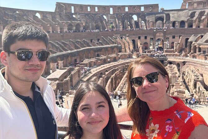 Rome: Colosseum, Roman Forum & Palatine Hill Visit + Audio Guide - Meeting at Piazza del Colosseo and finding your host