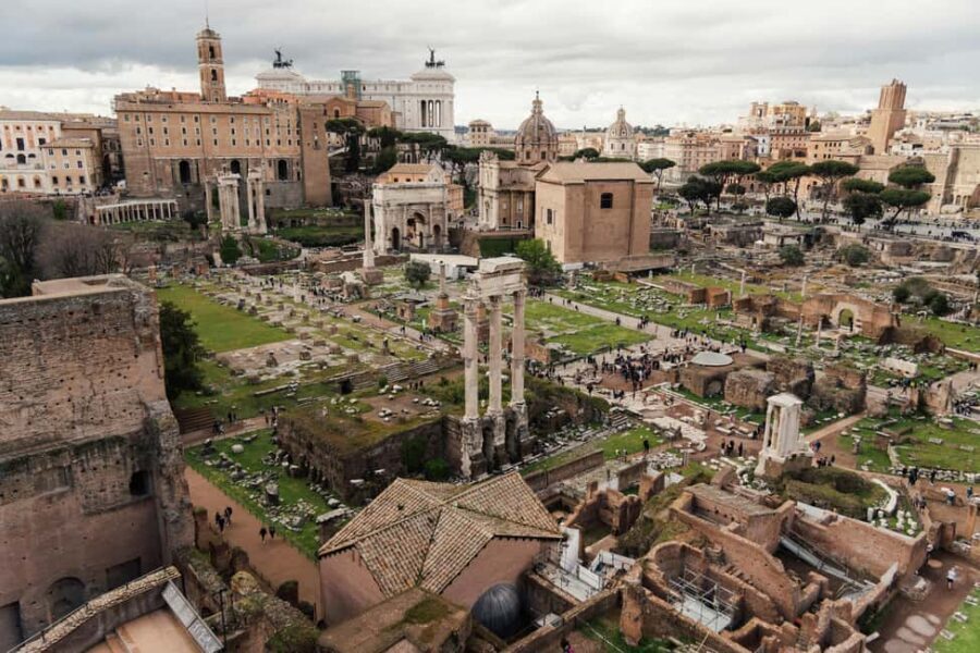 Rome: Colosseum, Roman Forum, Palatine with Multimedia Video - The English Walk After: Navona, Pantheon, and Trevi at 10:00