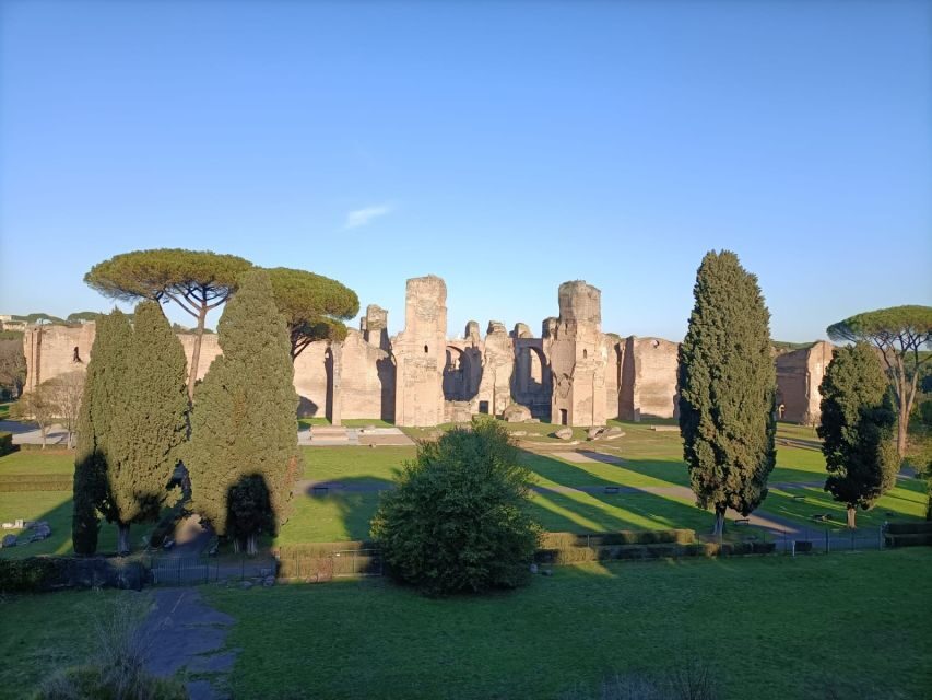 Rome: Group or Private Guided Walking Tour of the Colosseum - Where the tour ends: finishing inside, then going at your own pace