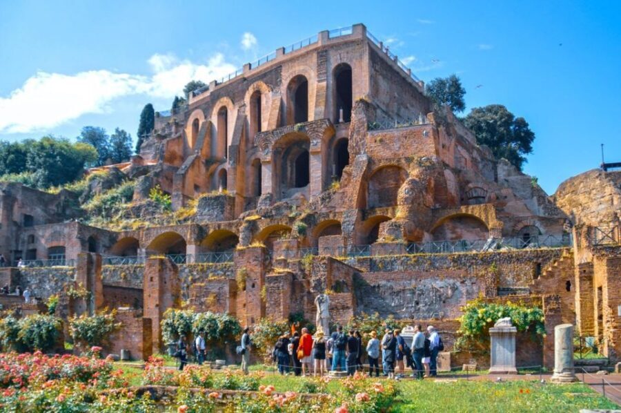 Rome: Roman Forum and Palatine Hill Licensed Guided Tour - Roman Forum: How the Guide Helps You See the Whole Machine