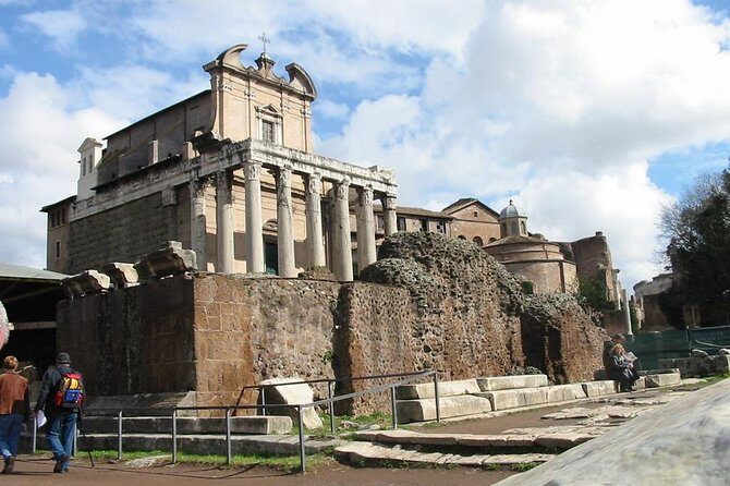 Small Group Colosseum, Roman Forum and Palatine Hill Guided Tour - Palatine Hill: Where Emperors Lived (and You Can See It)