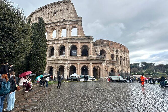 Small Group Guided Tour Of Colosseum, Roman Forum & Palatine Hill - Roman Forum Orientation Along the Via Sacra and Key Landmarks