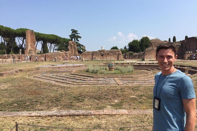 VIP Tour of the Colosseum, Forum & Palatine Hill by PhD Guide - Meeting the guide and getting through entry without headaches