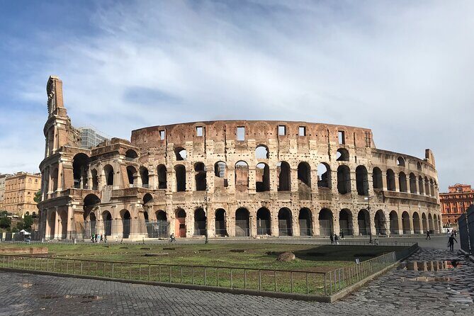Walking Tour of the Colosseum, Roman Forum and Palatine Hill - Colosseum Entry: Underground Levels and the Best Photo Stops